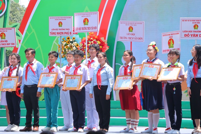 Đội viên TP.HCM sôi nổi với Hội thi Nghi thức Đội- Ảnh 12. Đội viên TP.HCM sôi nổi với Hội thi Nghi thức Đội- Ảnh 12.