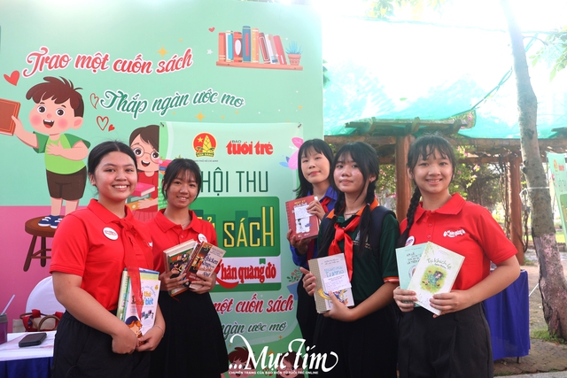 Thiếu nhi TP.HCM đóng góp Tủ sách Khăn Quàng Đỏ - Ảnh 1.