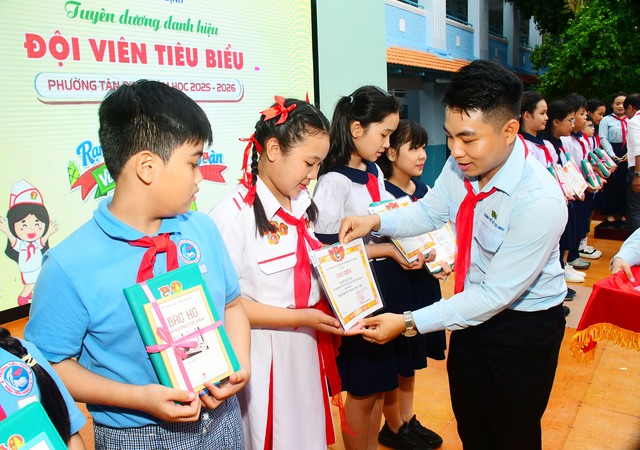Phường Tân Định tuyên dương đội viên, tổng phụ trách Đội tiêu biểu- Ảnh 4.