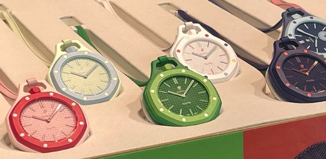 Swatch's 'drop culture' gamble takes leaf from Labubu, Popeyes playbook - Ảnh 1.