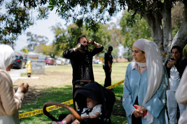 Five dead, including two teen suspects, after shooting at San Diego mosque - Ảnh 2.