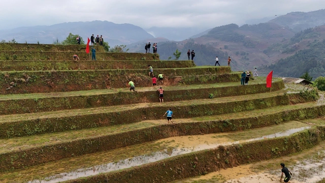 In Vietnam, race sends runners scrambling over flooded rice terraces- Ảnh 7.
