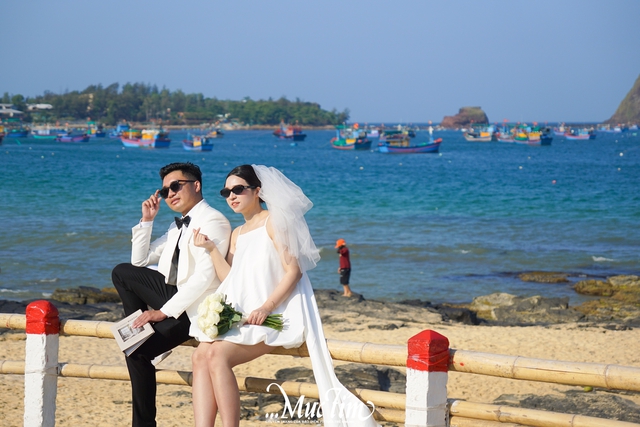 Bạn trẻ xếp hàng check-in tại con đường bờ kè ở Hòn Yến (Đắk Lắk)- Ảnh 6.