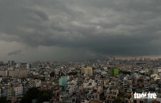 Ho Chi Minh City sees heavy rain after prolonged heat, thunderstorms expected to persist- Ảnh 8.