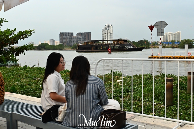 Dạo quanh bến tàu Saigon Waterbus Ba Son, điểm check-in mới bên sông Sài Gòn - Ảnh 3.