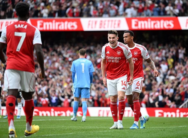Thắng 3-0 Fulham, Arsenal hơn Man City 6 điểm ở Ngoại hạng Anh- Ảnh 1.