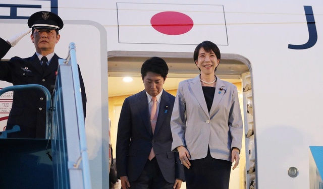 Japan PM Takaichi Sanae begins 1st official visit to Vietnam - Ảnh 1.