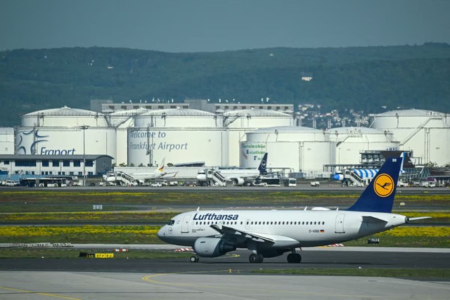 Europe's airlines say conflicts, red tape are holding them back as rivals streak ahead - Ảnh 1. Europe's airlines say wars, red tape are holding them back as rivals streak ahead - Ảnh 1.