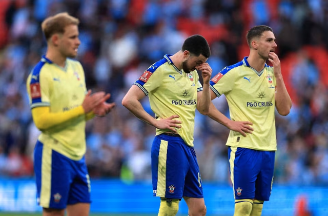 Spying scandal rocks English soccer as Southampton expelled from world's richest match - Ảnh 1.