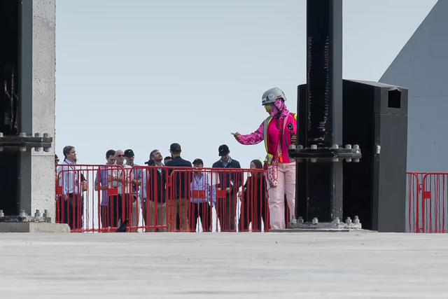 SpaceX aims for 10,000 annual launches within five years, FAA says - Ảnh 3.