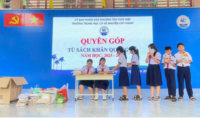 Học trò Trường THCS Huỳnh Khương Ninh góp sách tặng Tủ sách Khăn Quàng Đỏ - Ảnh 9.
