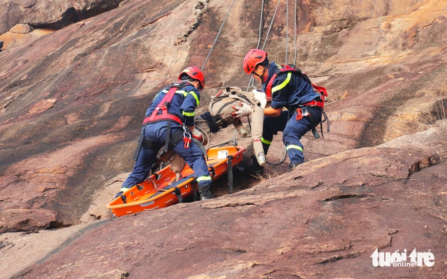 Da Nang stages rescue drill on Son Tra Peninsula- Ảnh 3.