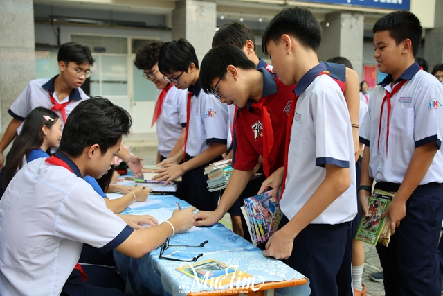 Học trò Trường THCS Huỳnh Khương Ninh góp sách tặng Tủ sách Khăn Quàng Đỏ - Ảnh 7.