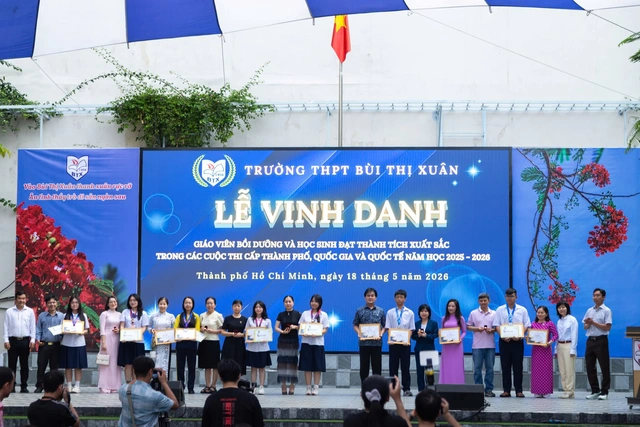 Thầy hiệu trưởng mách teen bí quyết chinh phục môn hóa học- Ảnh 3. Thầy hiệu trưởng mách teen bí quyết chinh phục môn hóa học- Ảnh 3.