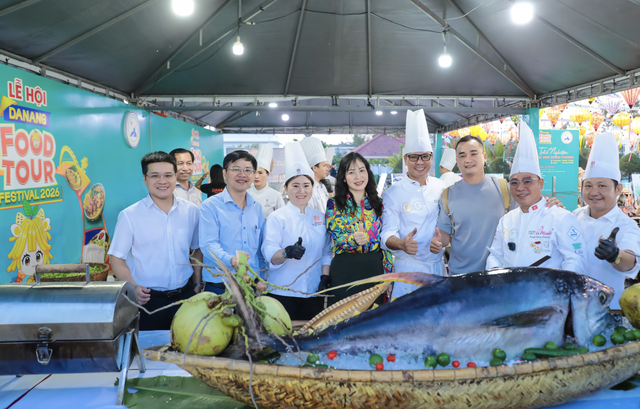 Da Nang treats locals, visitors to food tour, Hoi An-Japan cultural experience - Ảnh 1.