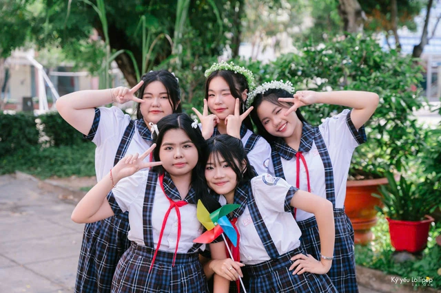 Học sinh lớp 9 rộn ràng lưu giữ những khoảnh khắc cuối cấp đáng nhớ- Ảnh 6.