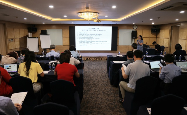 Vietnam health ministry proposes tobacco ban for people born from 2010 onward - Ảnh 1. Vietnam health ministry proposes tobacco ban for people born from 2010 onward - Ảnh 1.