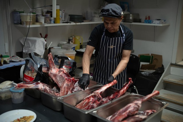 The Asian workers keeping Greenland in business- Ảnh 4.