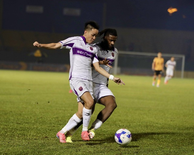 Trực tuyến vòng 24 V-League 1: Becamex TP.HCM - Sông Lam Nghệ An- Ảnh 1.