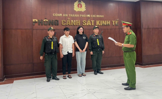 Couple indicted for allegedly selling fake Gucci, Hermès, Rolex goods at Ho Chi Minh City store- Ảnh 1.