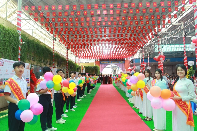 Trường THPT Nguyễn Trung Trực - Ảnh 1.