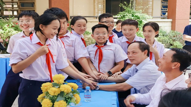 Biến giờ chào cờ thành “giờ được mong chờ” - Ảnh 3.