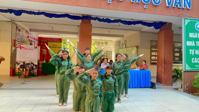 Biến giờ chào cờ thành “giờ được mong chờ” - Ảnh 2.