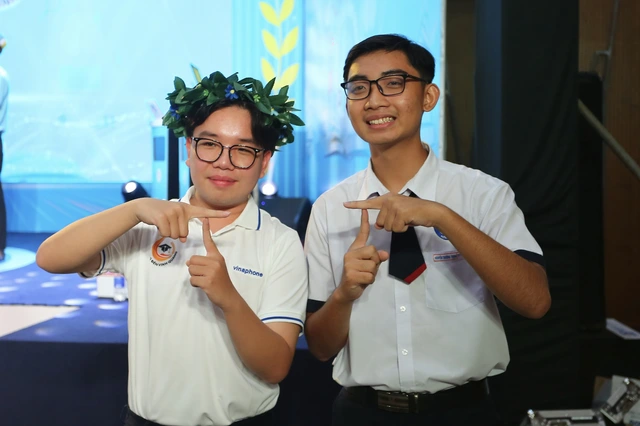 Thắng sát nút, đại diện Trường THPT chuyên Nguyễn Quang Diêu giành vé thi quý 2 Đường đến vinh quang- Ảnh 4. Thắng sát nút, đại diện Trường THPT chuyên Nguyễn Quang Diêu giành vé thi quý 2 Đường đến vinh quang- Ảnh 4.