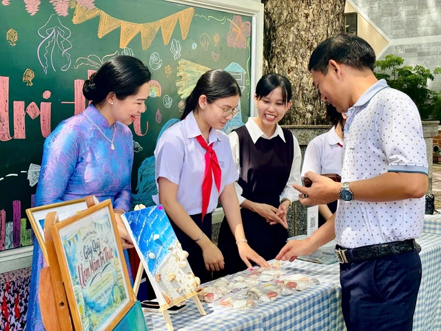 Học trò Trường THCS Phước Thắng gieo yêu thương bằng sản phẩm thủ công- Ảnh 1.