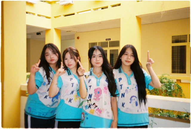 Teen 2k8 biến áo đồng phục thành cuốn lưu bút đặc biệt - Ảnh 4.