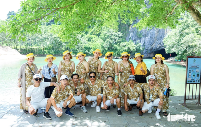 Tourists flock to Phong Nha Cave amid central Vietnam heatwave - Ảnh 16.