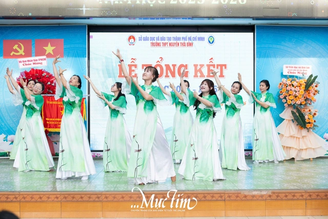 Xúc động món quà đặc biệt thầy cô Trường THPT Nguyễn Thái Bình dành tặng học trò - Ảnh 15.