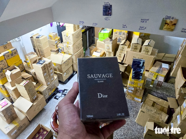 Ho Chi Minh City targets counterfeit goods sold on social media, e-commerce platforms- Ảnh 1.