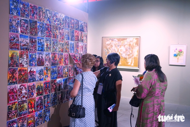 Vietnam, Indonesian artists explore memory, identity in Ho Chi Minh City exhibition - Ảnh 4.