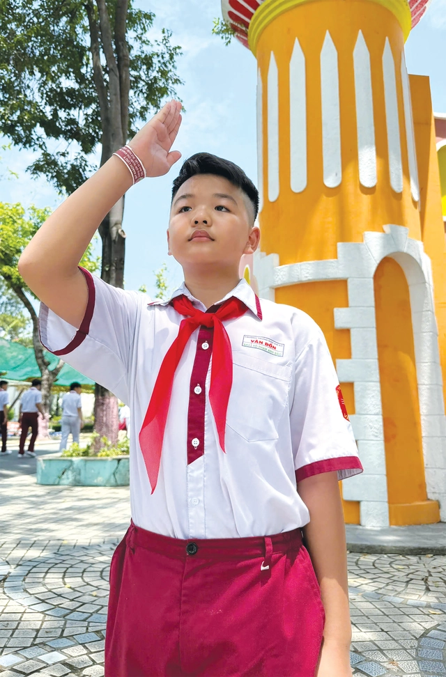 Yêu biết bao nhiêu chiếc khăn quàng đỏ- Ảnh 3. Yêu biết bao nhiêu chiếc khăn quàng đỏ- Ảnh 3.