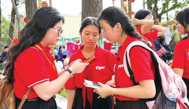 Yêu biết bao nhiêu chiếc khăn quàng đỏ- Ảnh 13. Yêu biết bao nhiêu chiếc khăn quàng đỏ- Ảnh 13.