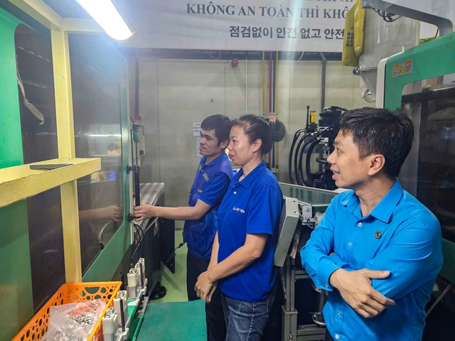 Nearly 500 foreign workers join Vietnam’s trade union- Ảnh 1.