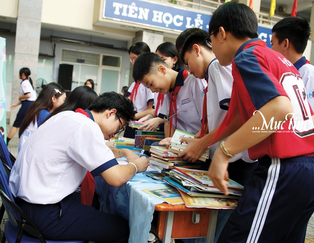 Trao một cuốn sách, thắp ngàn ước mơ - Ảnh 2.