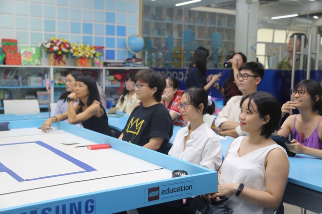 Rực rỡ sắc màu tại Lễ hội Sách tranh Thiếu nhi Việt Nam  - Ảnh 4.