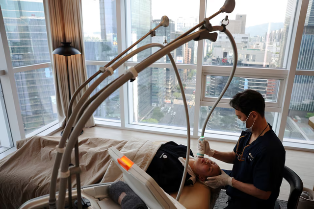 From K-pop to K-glow: lasers, facial firming drive South Korea's new tourism wave- Ảnh 1.