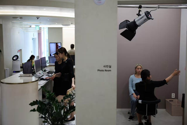 From K-pop to K-glow: lasers, facial firming drive South Korea's new tourism wave- Ảnh 2.