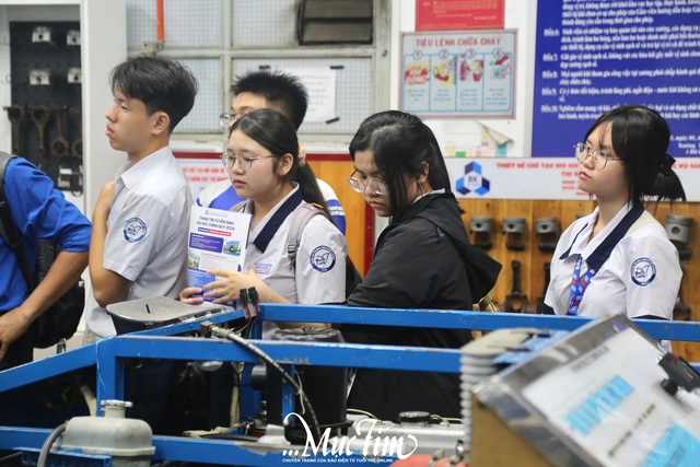 Học sinh khám phá phòng thí nghiệm mở tại Trường đại học Bách khoa TP.HCM- Ảnh 8.