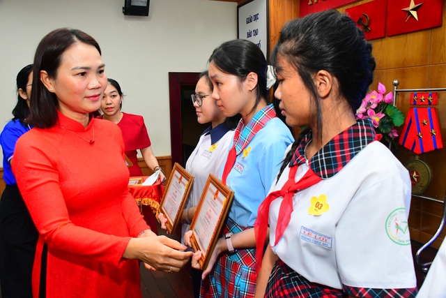 Trao 57 giải thưởng hội thi Sáng tạo xây dựng trường học hạnh phúc cấp thành phố- Ảnh 1.