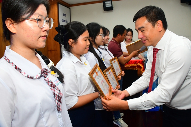Trao 57 giải thưởng hội thi Sáng tạo xây dựng trường học hạnh phúc cấp thành phố- Ảnh 4.