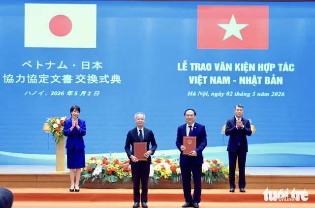 Japan premier praises Vietnam’s rapid rise as ‘flying dragon’ - Ảnh 2.