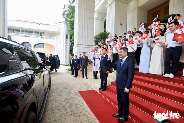 Japan premier praises Vietnam’s rapid rise as ‘flying dragon’ - Ảnh 4.