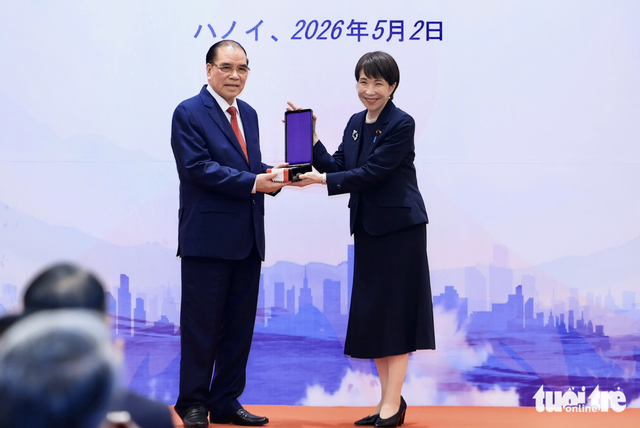 Japan bestows Order of the Rising Sun on 2 former Vietnamese leaders- Ảnh 1. Japan bestows Order of the Rising Sun on 2 former Vietnamese leaders- Ảnh 1.