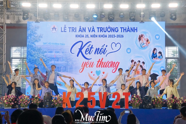 Lời xin lỗi bất ngờ tại lễ tri ân và trưởng thành của Trường THPT Võ Trường Toản - Ảnh 9.
