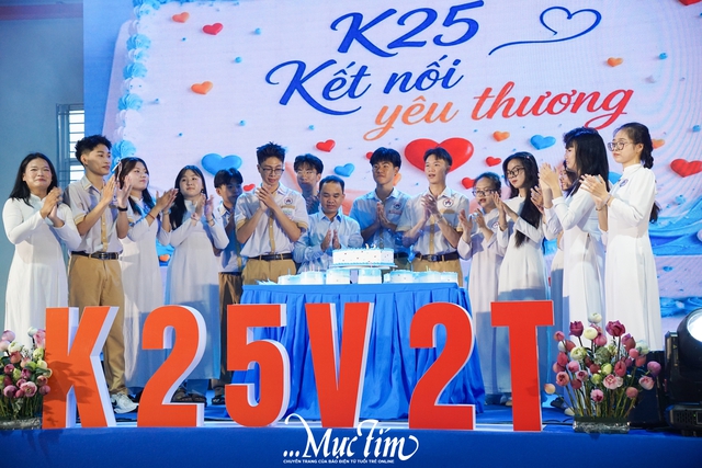 Lời xin lỗi bất ngờ tại lễ tri ân và trưởng thành của Trường THPT Võ Trường Toản - Ảnh 6.