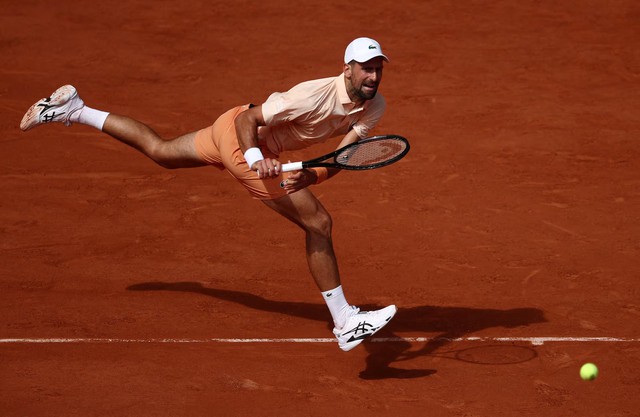 Teen sensation Fonseca comes of age by taming Djokovic at French Open - Ảnh 3.